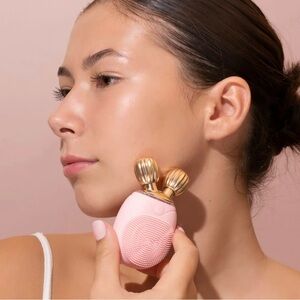 NIB Luce Dermal Definer Anti-Aging Facial Cleansing Brush & Roller, $99 retail